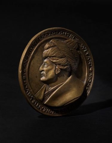 Fatih Sultan Mehmet’in Resmedildiği Madalyon 38 Bin Sterline Satıldı