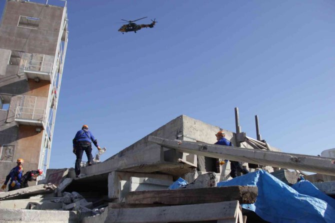 Afad’dan İ̇zmir’de Bin 200 Kişilik Dev Tatbikat