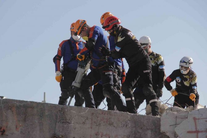 Afad’dan İ̇zmir’de Bin 200 Kişilik Dev Tatbikat