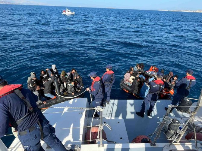 Yunanistan’ın İttiği 193 Düzensiz Göçmen Kurtarıldı