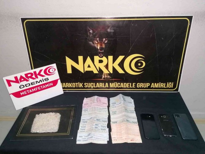 İ̇zmir’de Uyuşturucu Tacirlerine Operasyon: 3 Tutuklama