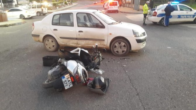 Otomobille Çarpışan Motosiklet Sürücüsü Yaralandı