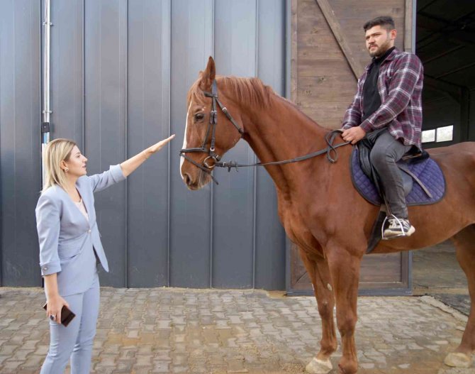 Kastamonu’daki Atlı Terapi Merkezi, Kış Mevsiminde Vatandaşlara Ata Binmenin Heyecanını Yaşatacak