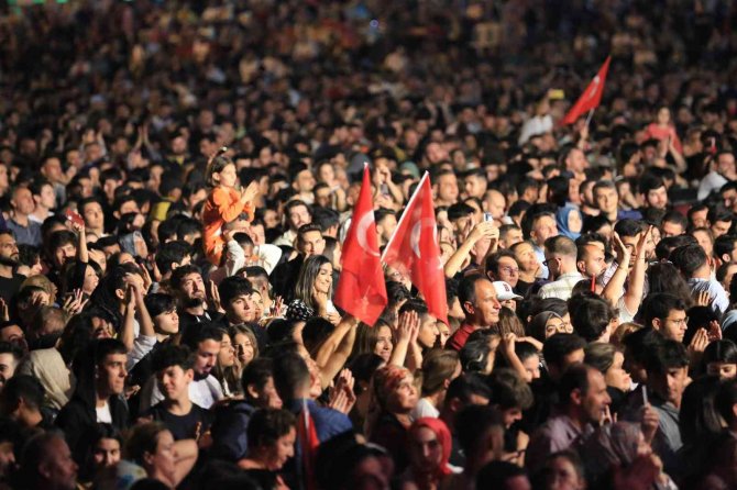 İ̇skenderun’da Cumhuriyet Konseri