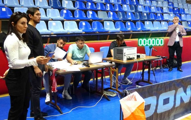 Kütahya’da İlk Kez Düzenlenen ’Labirent Oryantiring Yarışması’ Renkli Görüntülere Sahne Oldu