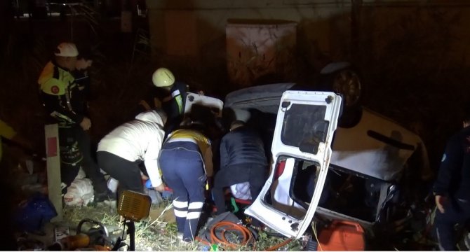 Hafif Ticari Aracın Kamyona Çarptığı Kazada Karı Koca Ağır Yaralandı