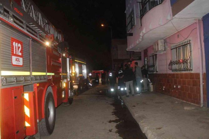 Bina Boşluğunda Yangın Çıkınca Dairelerinden Çıkamadılar