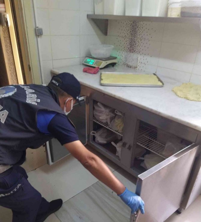 Marmaris’te Zabıta Ekiplerinin Denetimleri Devam Ediyor