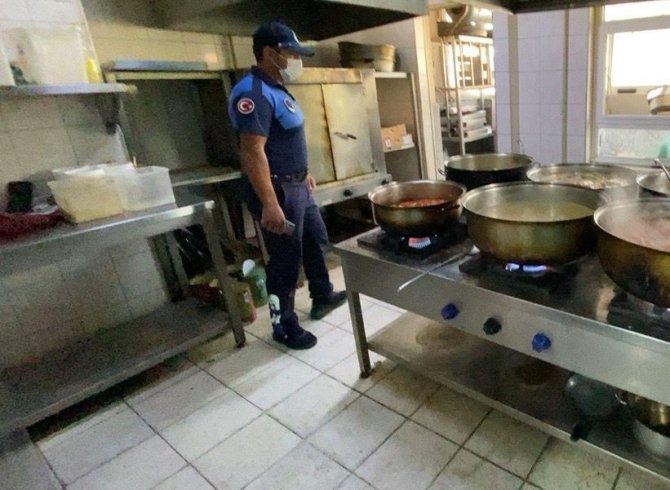 Marmaris’te Zabıta Ekiplerinin Denetimleri Devam Ediyor