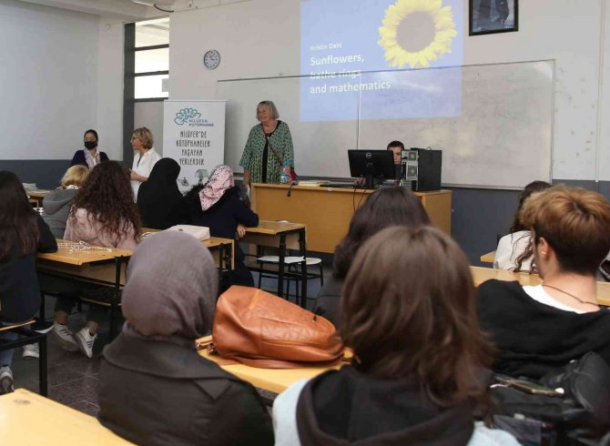 Yazar Kristin Dahl Nilüfer’de Öğretmen Adaylarıyla Bir Araya Geldi