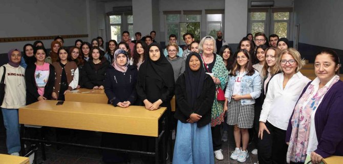 Yazar Kristin Dahl Nilüfer’de Öğretmen Adaylarıyla Bir Araya Geldi