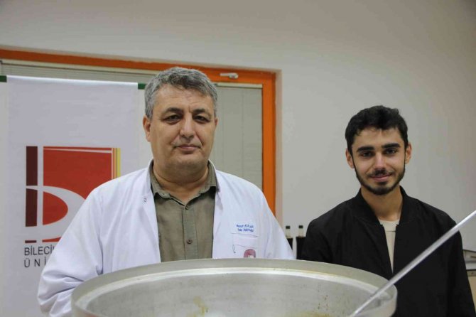 Osmanlı Sarayının Nar İhtiyacının Yarısını Karşılayan Bilecik’te Nar Pekmezi Yapılıyor