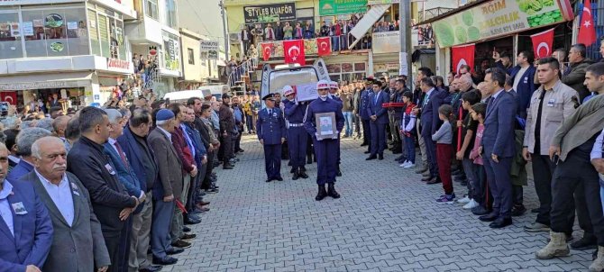 Pençe Kilit Bölgesinde Şehit Olan Uzman Çavuş Bozkurt, Batman’da Son Yolculuğunda Uğurlandı