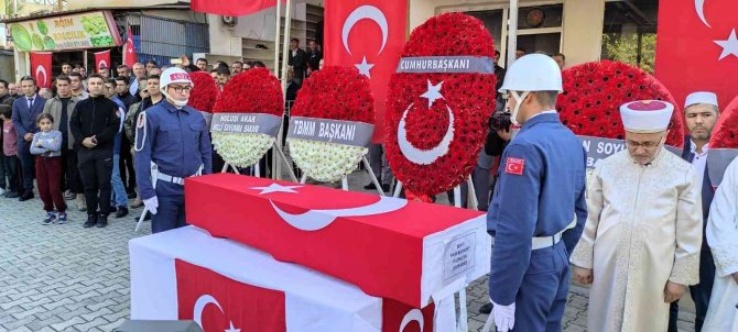 Pençe Kilit Bölgesinde Şehit Olan Uzman Çavuş Bozkurt, Batman’da Son Yolculuğunda Uğurlandı