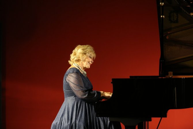 Müzik Enstrümanları Müzesi Sezonu Gülsin Onay İle Açtı