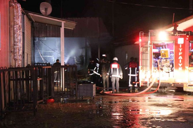 Ahşap Çatal-kaşık Üreten Tesiste Korkutan Yangın: Çok Sayıda Ekip Sevk Edildi