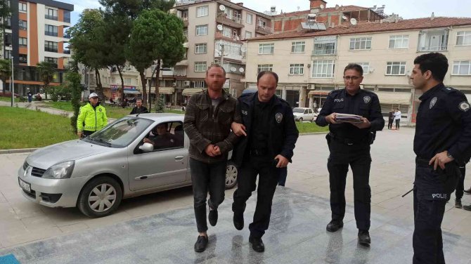 6 Milyon Değerinde Altın Ve Döviz Çalan Şahıslar Tutuklandı