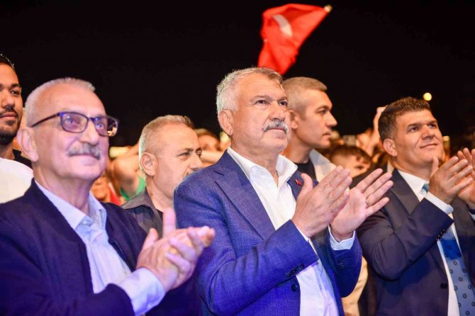 Adana’da 29 Ekim Cumhuriyet Bayramı Kutlamaları Devam Ediyor