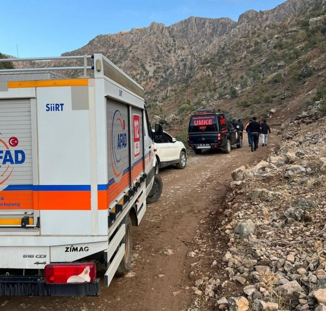 Siirt’te Odun Keserken Kayalıklardan Düşen Genç Hayatını Kaybetti