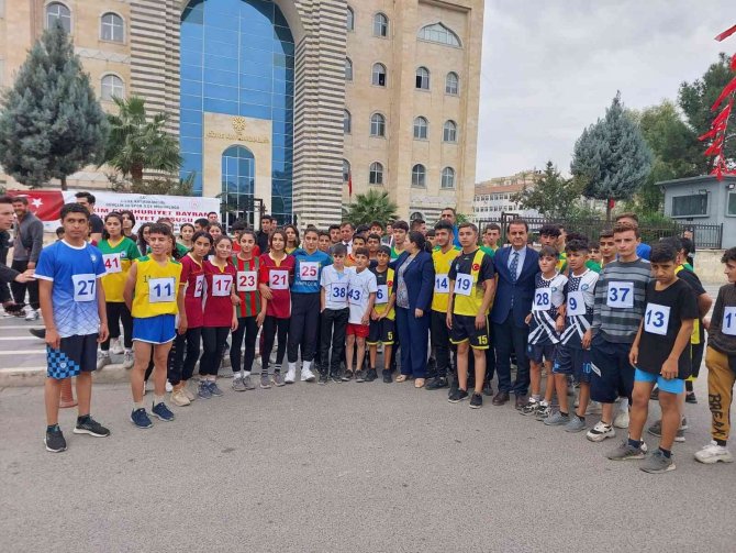 Cizre’de Öğrenciler Cumhuriyet İçin Koştu