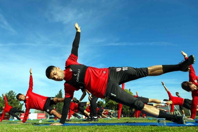 Hüseyin Eroğlu: “Formada Yazan Futbolcunun İsmi, Samsunspor Armasından Büyük Değildir”