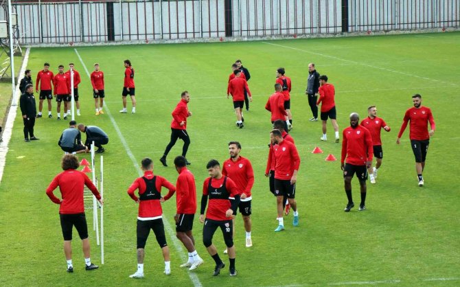 Hüseyin Eroğlu: “Formada Yazan Futbolcunun İsmi, Samsunspor Armasından Büyük Değildir”