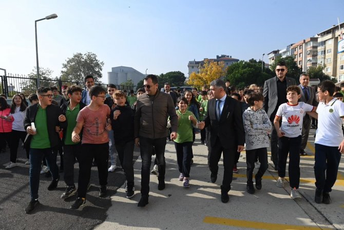 İ̇lkokul Öğrencilerine Kırtasiye Desteği