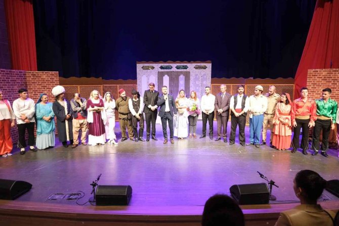 ‘Yedi Kocalı Hürmüz’ Oyunu Perdelerini Açtı