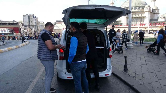 Taksim’de Taksi Ve Dolmuş Şoförlerine Ceza Yağdı