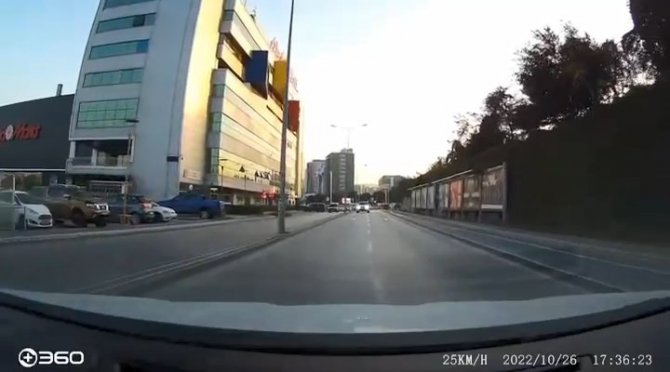 Trafikte Bu Sürücülerin Yaptıkları Görenler Şaştı Kaldı