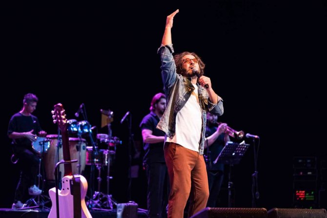 Şarkıcı Fettah Can Hatay’da Sahne Aldı