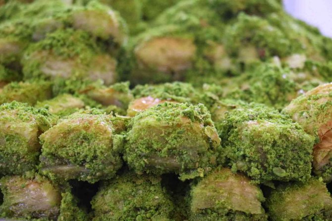 Baklava Yeme Yarışması İlginç Görüntülere Sahne Oldu