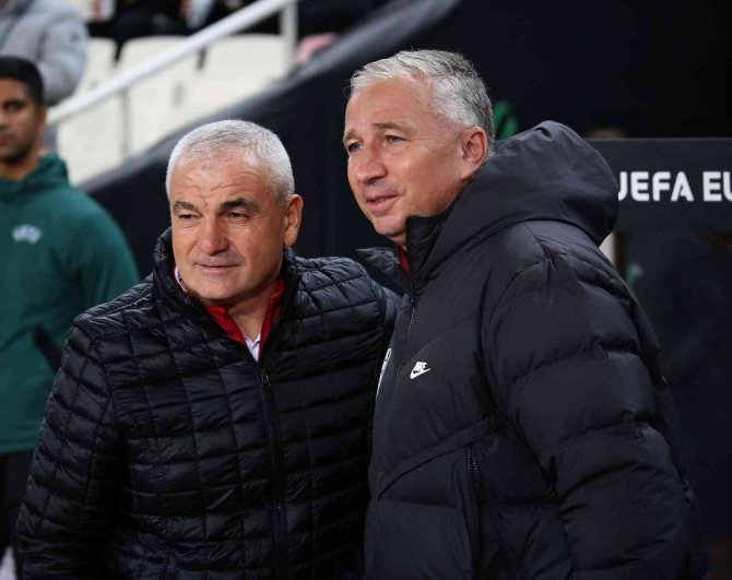 Uefa Avrupa Konferans Ligi: Sivasspor: 0 - Cfr Cluj: 0 (Maç Devam Ediyor)