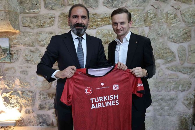 Sivasspor-cluj Maçı Öncesi Dostluk Yemeği