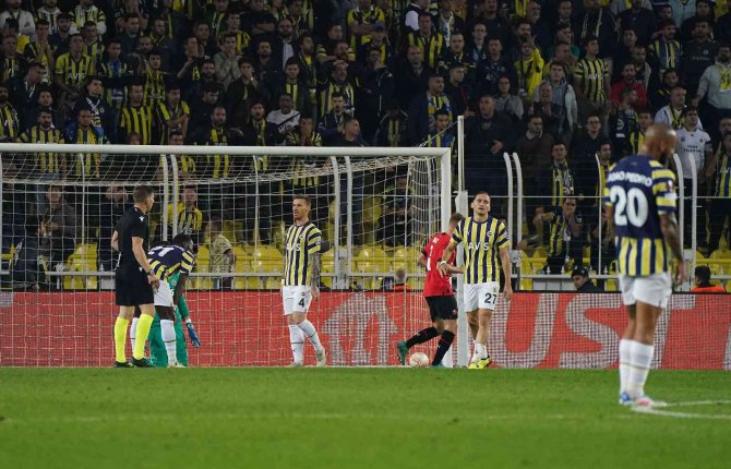 Uefa Avrupa Ligi: Fenerbahçe: 1 - Rennes: 3 (İ̇lk Yarı)