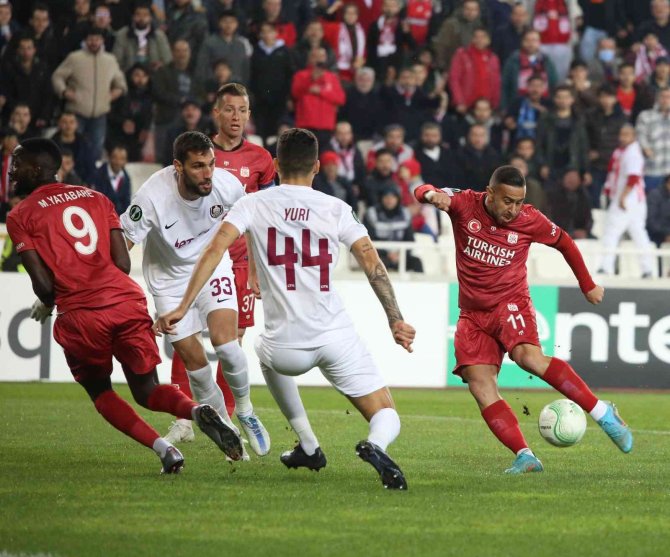 Uefa Avrupa Konferans Ligi: Sivasspor: 1 - Cfr Cluj: 0 (İ̇lk Yarı)