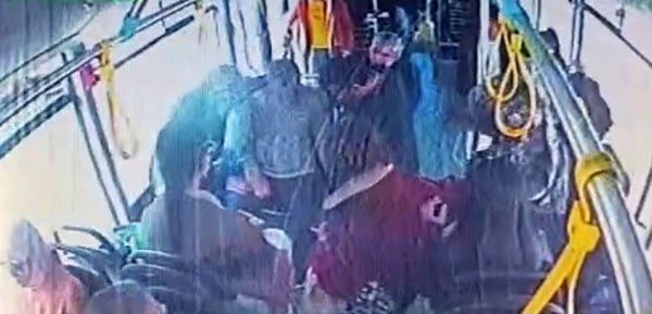 Ümraniye’de Kalp Krizi Geçiren Yolcuyu Hastaneye Otobüs Şoförü Yetiştirdi