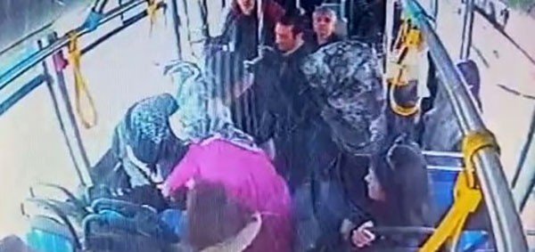 Ümraniye’de Kalp Krizi Geçiren Yolcuyu Hastaneye Otobüs Şoförü Yetiştirdi