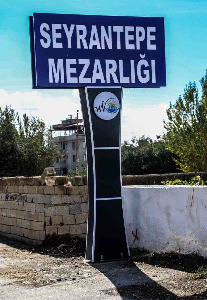 Van’daki Mezarlıkların İsim Tabelası Yenilendi