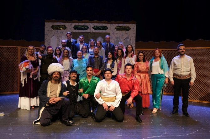 ‘Yedi Kocalı Hürmüz’ Oyunu Perdelerini Açtı