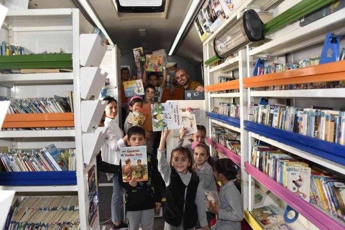 Gezici Kütüphane Öğrenciler İle Buluşuyor