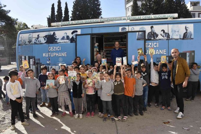 Gezici Kütüphane Öğrenciler İle Buluşuyor