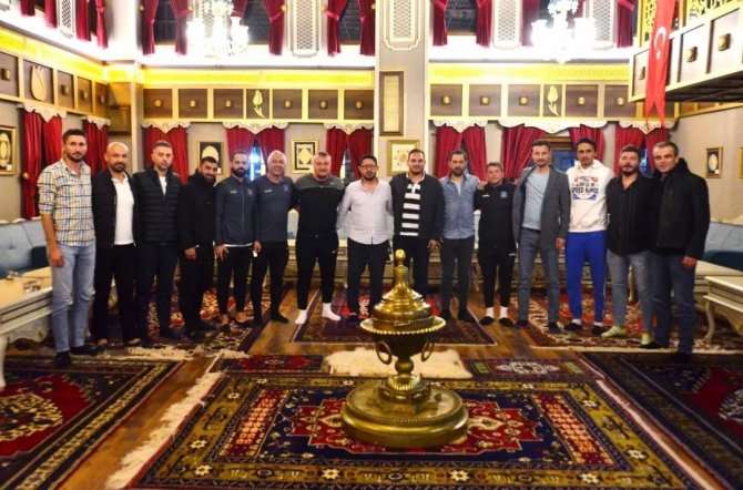 Yunusemre’de Futbol Altyapı Antrenörleri Toplandı