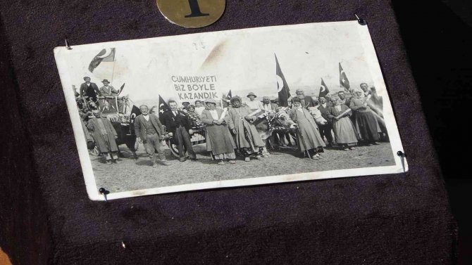 Tarihi Fotoğraf Makinesi Uşak Kent Müzesi’ne Hediye Edildi