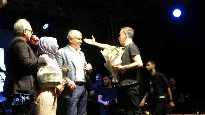 Kozan’da Cumhuriyet Coşkusu Haluk Levent Konseri İle Taçlandı