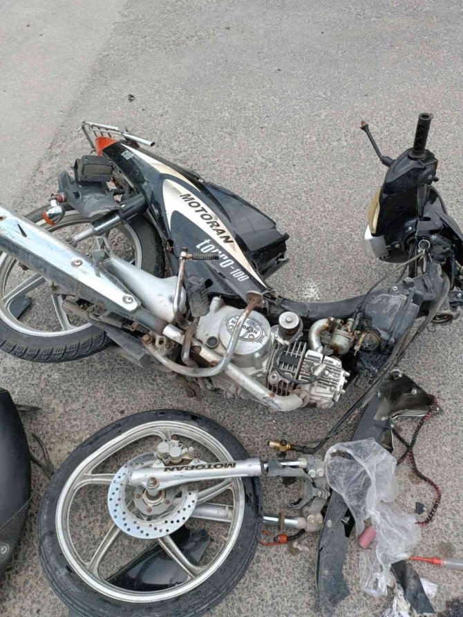 Motosiklet İle Otomobil Çarpıştı: 1 Yaralı