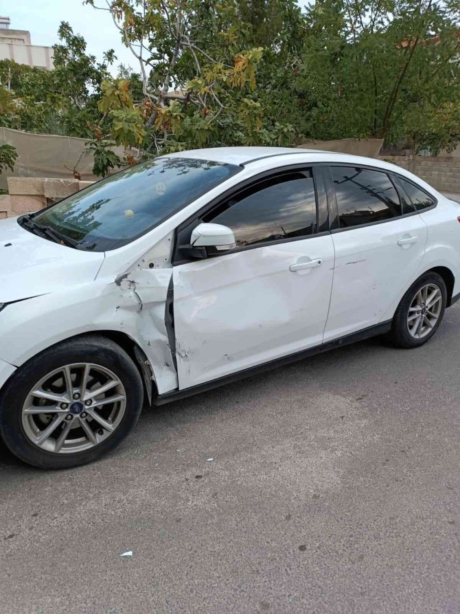 Motosiklet İle Otomobil Çarpıştı: 1 Yaralı