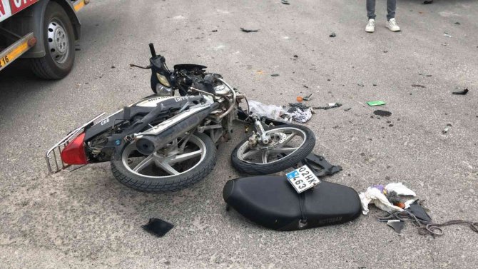 Motosiklet İle Otomobil Çarpıştı: 1 Yaralı