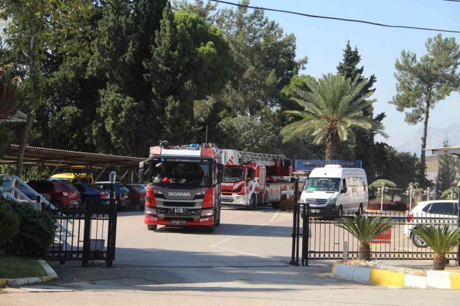 Fabrikada Patlamayla Birlikte Yangın Çıktı, 1 İşçi Yaralandı