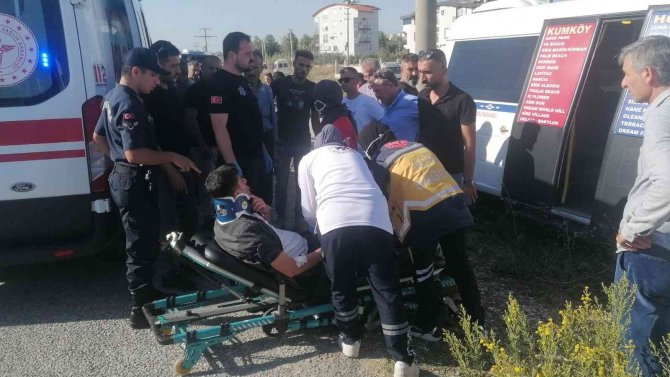 Kaza Sonrası Büyük Korku Yaşayan Rus Kadın Turist Çocuğuna Sarılarak Teselli Buldu